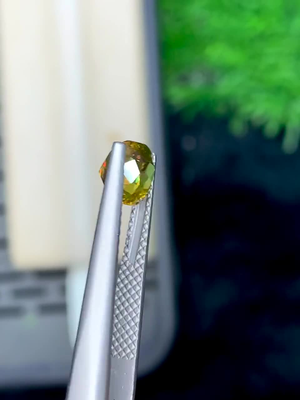 1.52カラットのクッションカットチタン石スフェーン宝石：ジュエリー