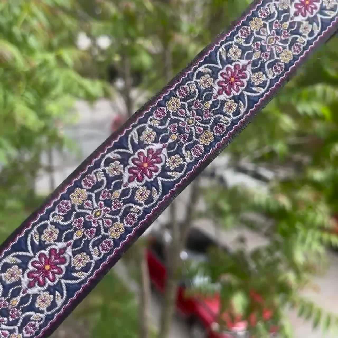 Nastro jacquard celtico dorato: passamaneria per costumi medievali (1,18 pollici, 10 iarde) - Italia
