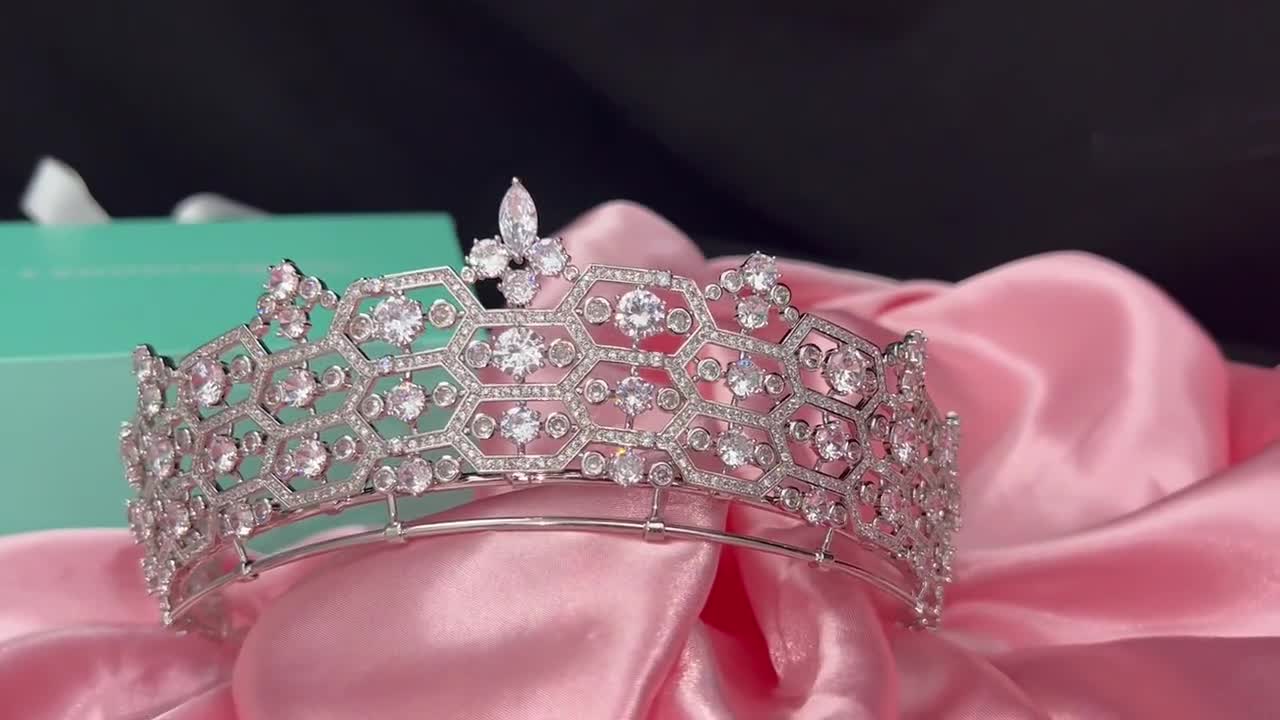 The Greville Honeycomb Tiara, Queen Elizabeth Bowes-lyon the Queen