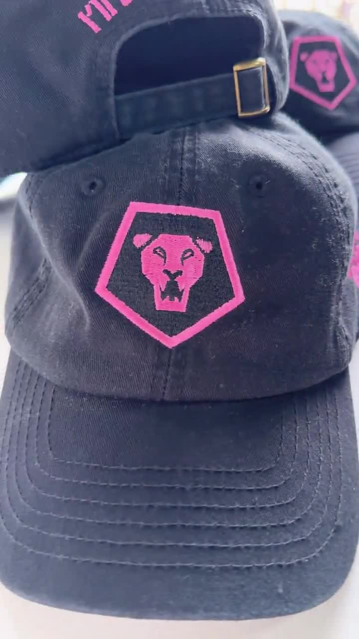 Gorra bordada "Freedom", gorra "Charlie Kirk Freedom", gorra "Hagamos a Estados Unidos grande otra vez", gorra patriótica de papá, gorra "Oremos por Charlie Kirk" video poster