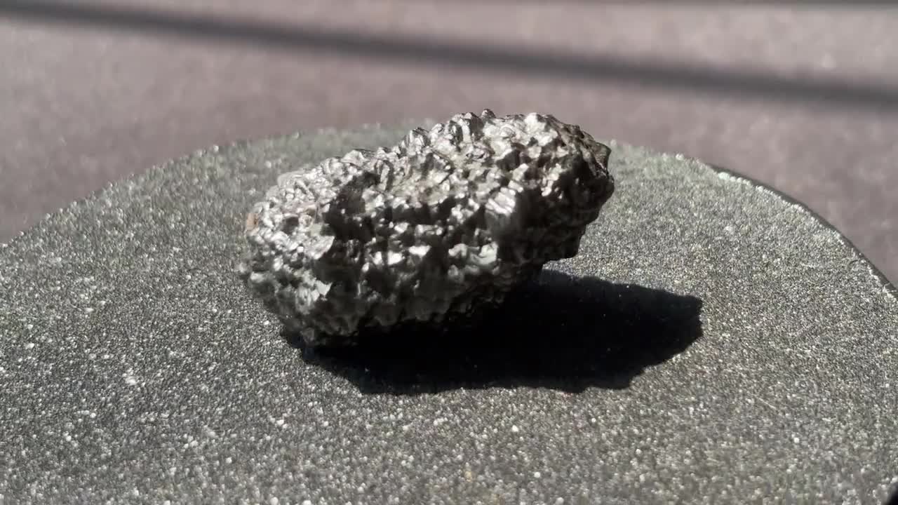 ジャワ島玉 予言の石：天然磁性鉄石 - インドネシア、ジャワ島（30.46 g