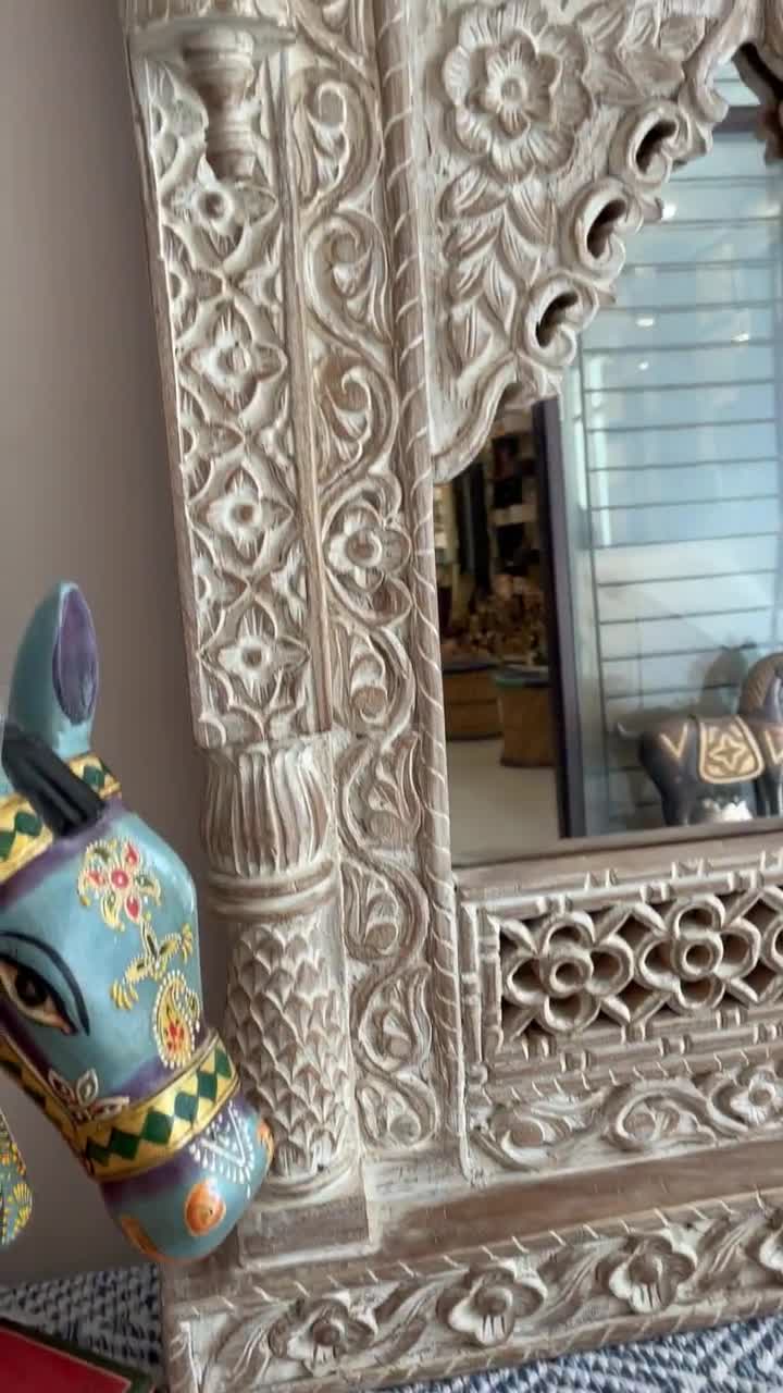 Louis　インド　手彫りのミラー　姿見 インドの手彫りの木製壁掛けミラー、上部に鷲が描かれたジャロカミラー