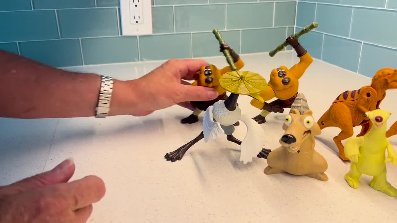 マダガスカル　アイスエイジ　シュレック　ヒックとドラゴン　カンフーパンダ　セット マクドナルドのハッピーセットのおもちゃ（バーガーキングも