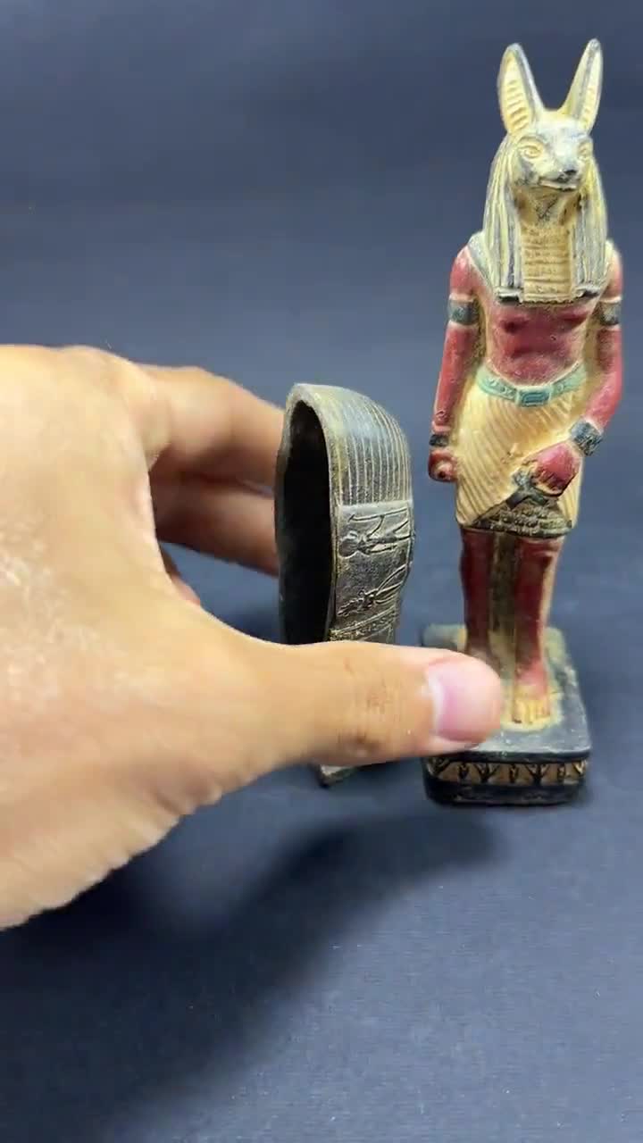 エジプトのアヌビス像と棺：古代の神の彫刻 - Etsy 日本