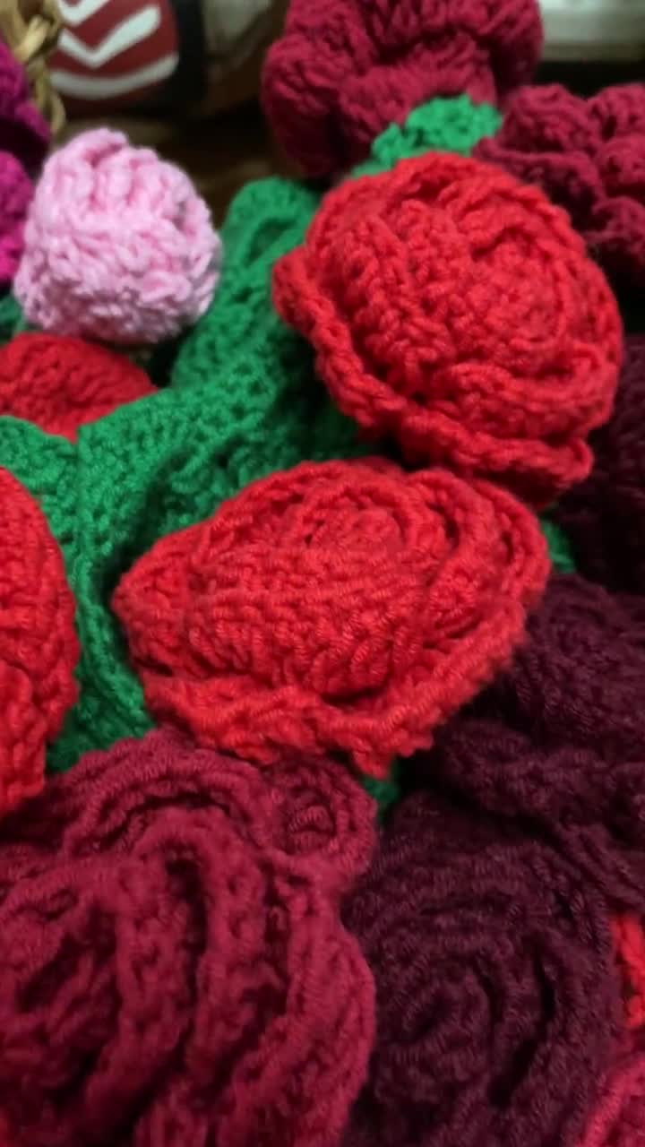 LEFORUP Flower Bouquet Blanket, Crochet 3D Flowers Rose Bouquet Blanket Handmade, Finished Or Material Package For Mother's Day Birthday Home Decor (Style-E, Finished Blanket