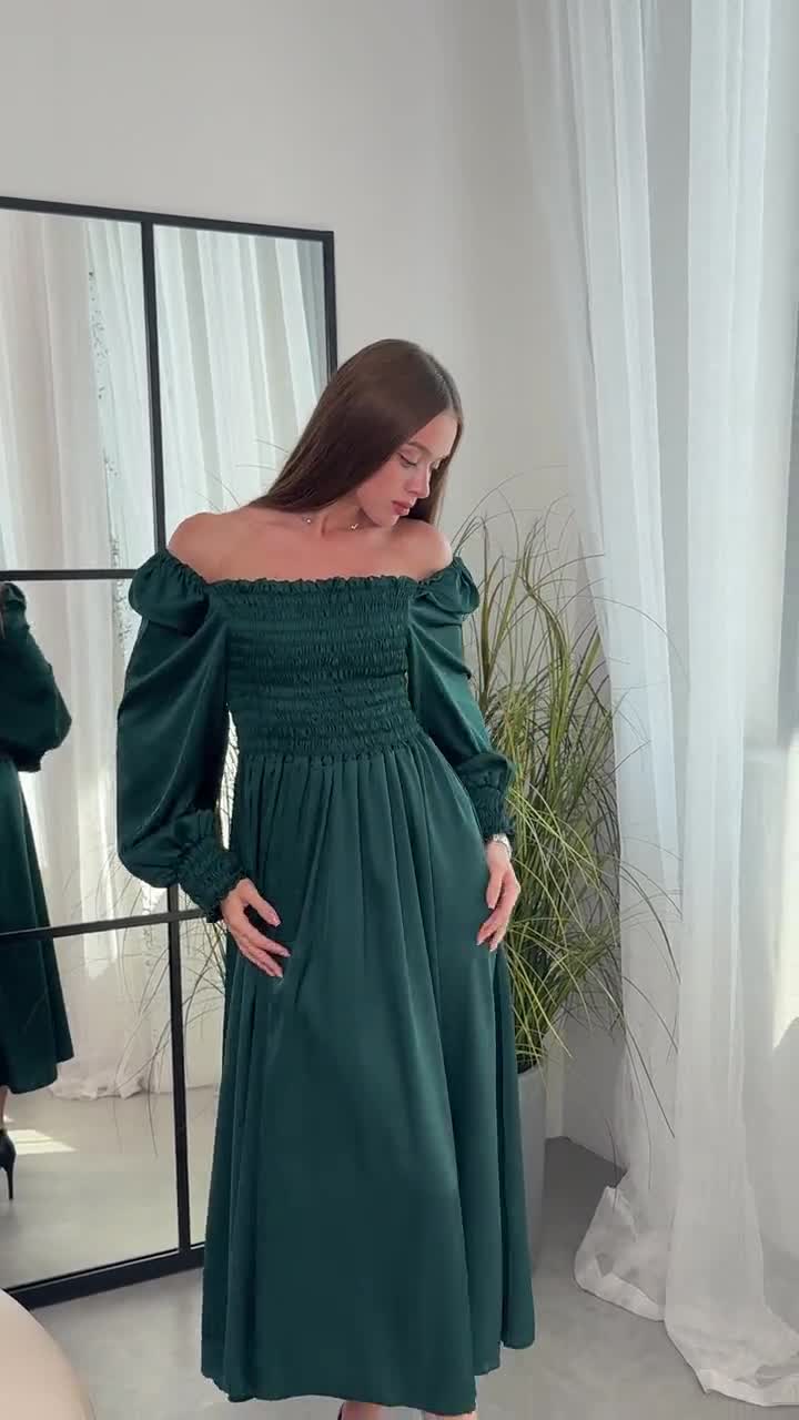 emerald green off the shoulder midi dress Alice Emerald Green Off The Shoulder Midi Dress – Vavavoom.ie main image 0