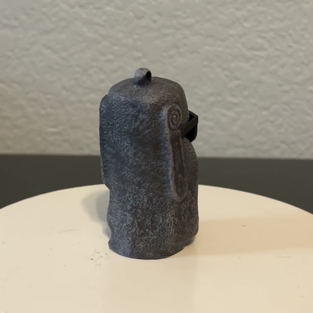 サングラスをかけたモアイ像 - オーナメント - Etsy 日本