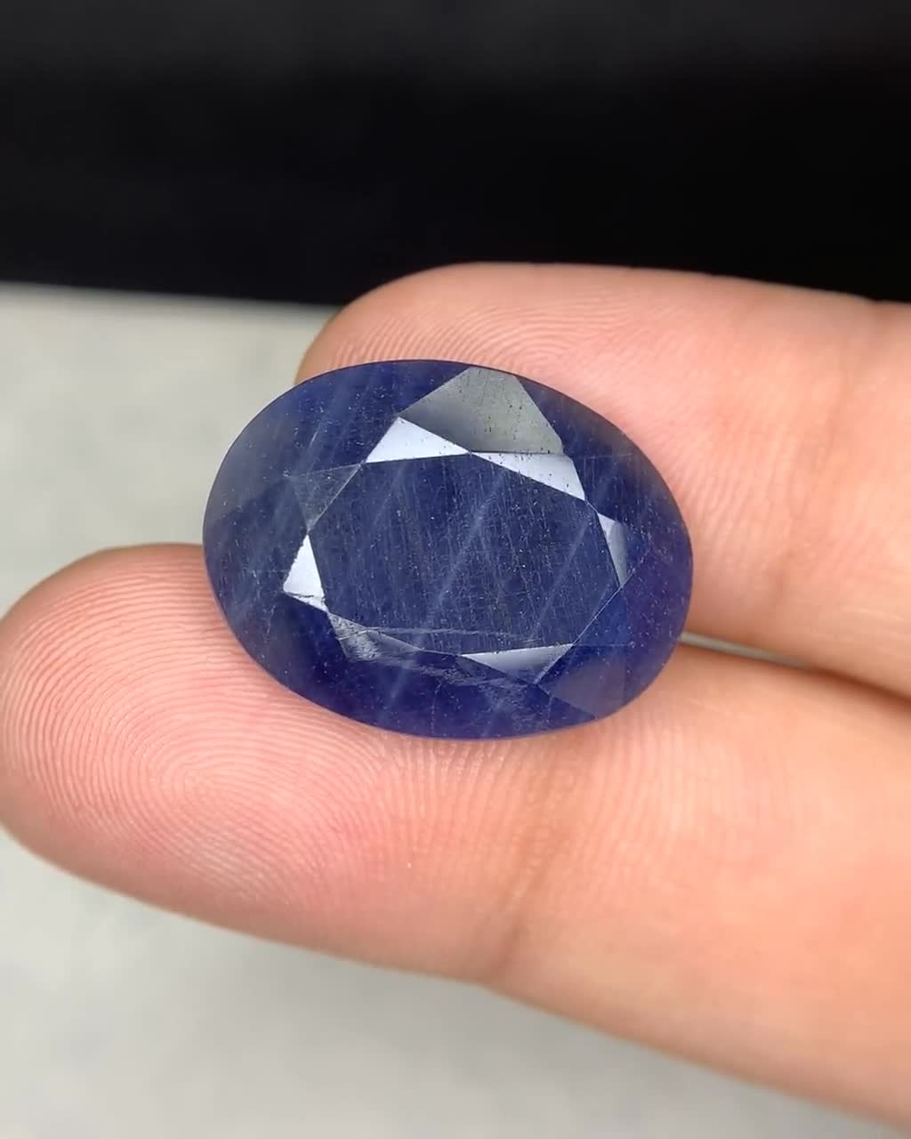 RARE !! SAPHIR VERT BLEU DE MADAGASCAR : 5.5 mm x 3.7 mm ★★ p383.129t