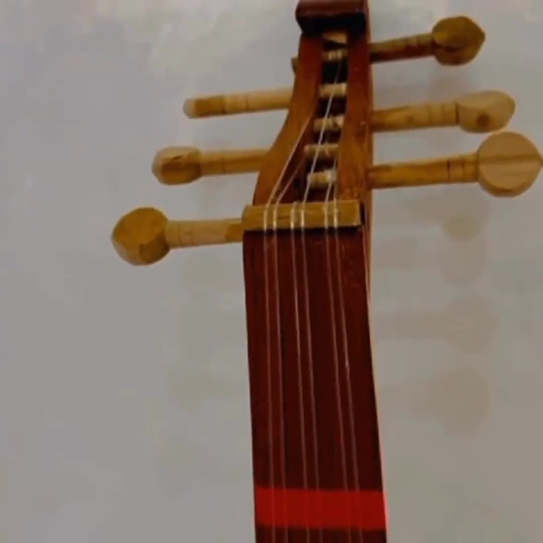 Laúd, instrumento musical de 6 cuerdas, afinado, profesional