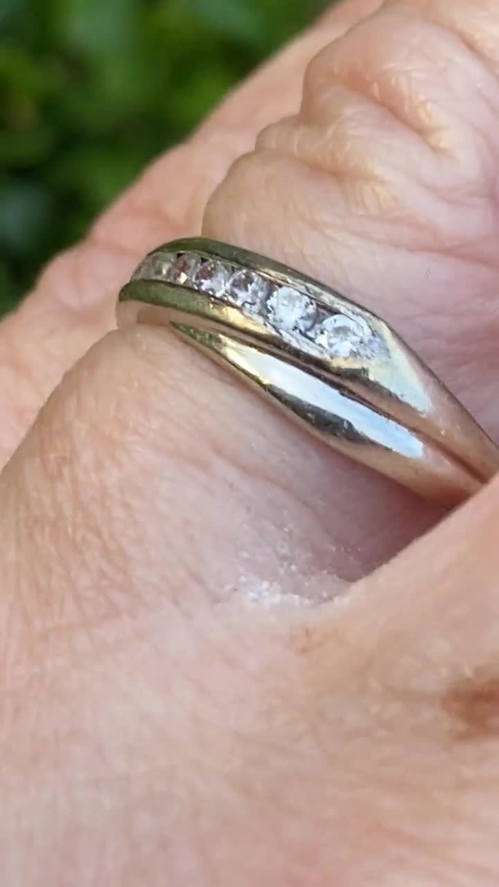 Anello Eternity in Oro Bianco 18Kt e Diamanti 0.78Ct :: Sorelle Ronco