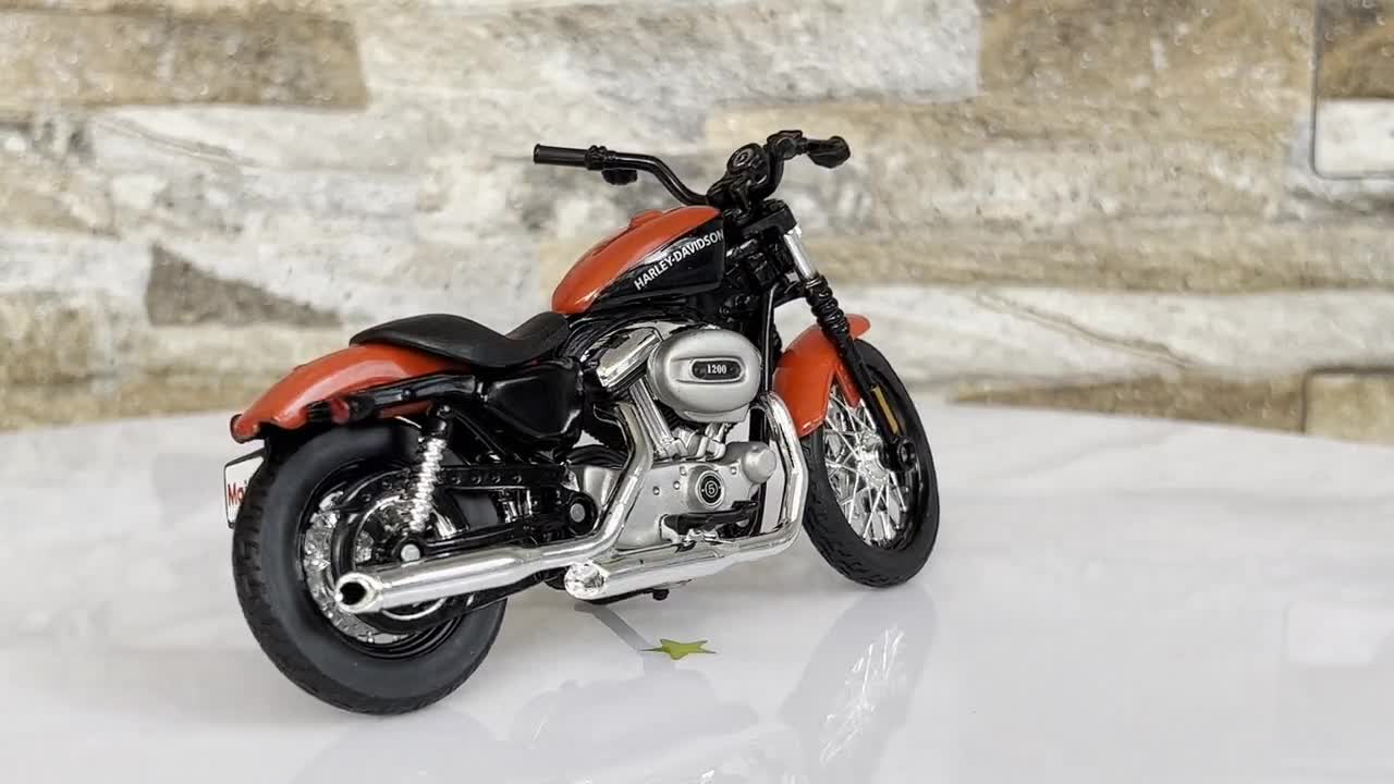 Harley Davidson, 2007 XL 1200N Nightster, Scale 1/18 Diecast Model