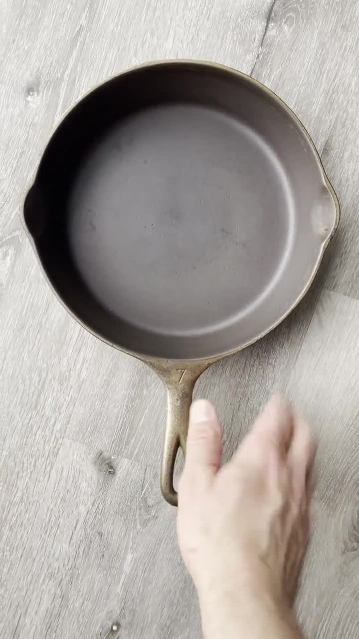 Wagner Ware #7 スキレット、ヒートリング、メッキ、1057 H、修復済み