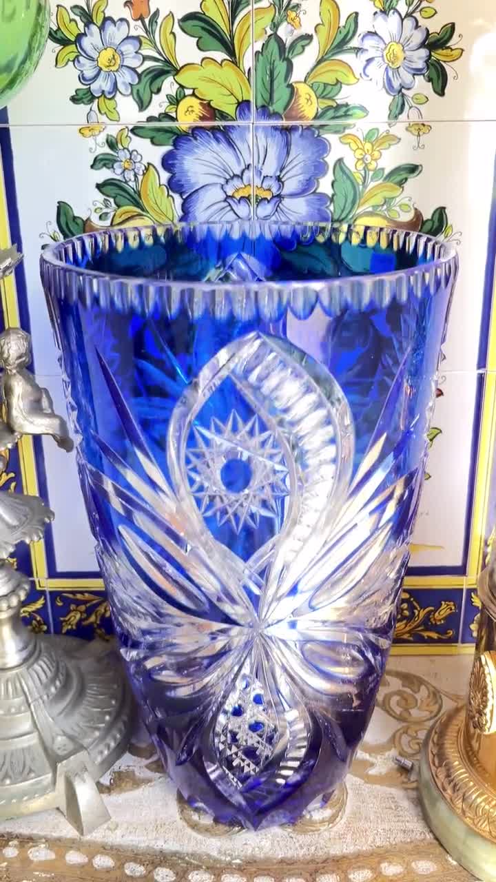 大きなクリスタルブルーの花瓶 | 1個 | ヴィンテージ サンルイと