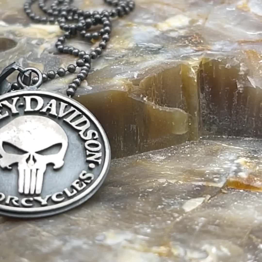 Willie purchases G Skull Pendant