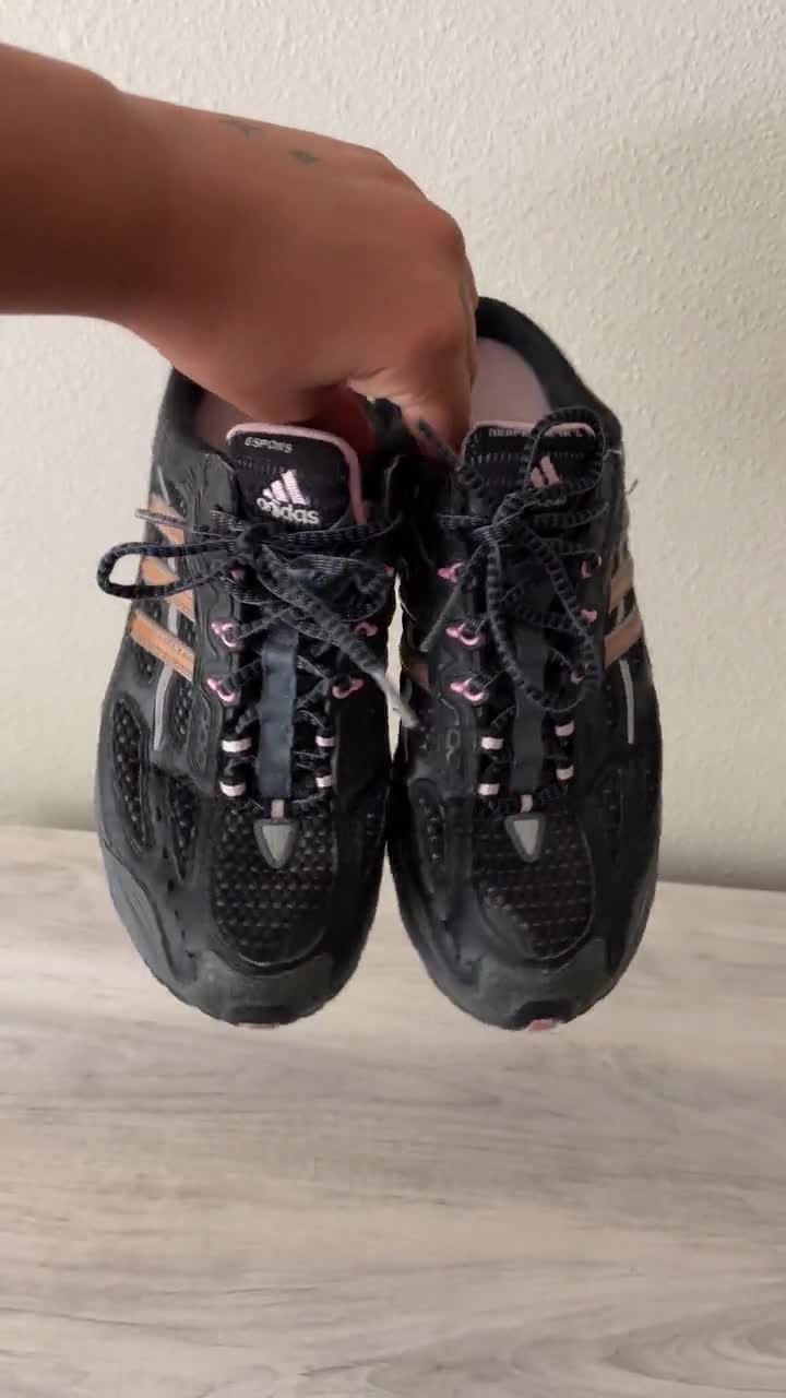 00s old adidas レザー調 ブラックセットアップ上下 B系Y2K 00s Y2K レザーライク アディダス オールブラック ジャージ