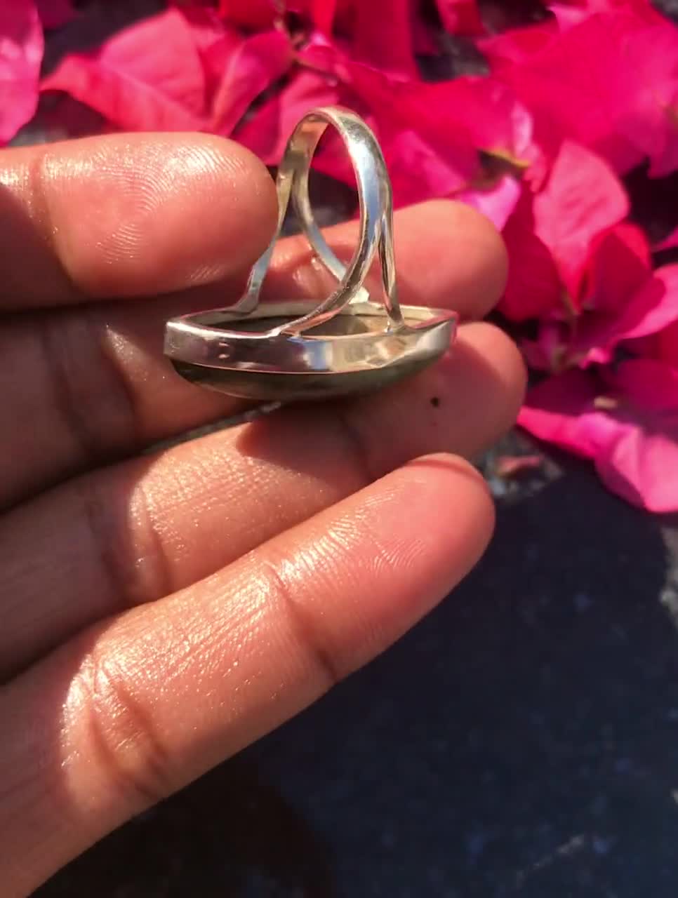 ハンドメイドのパープルラブラドライトスターリングシルバーリング