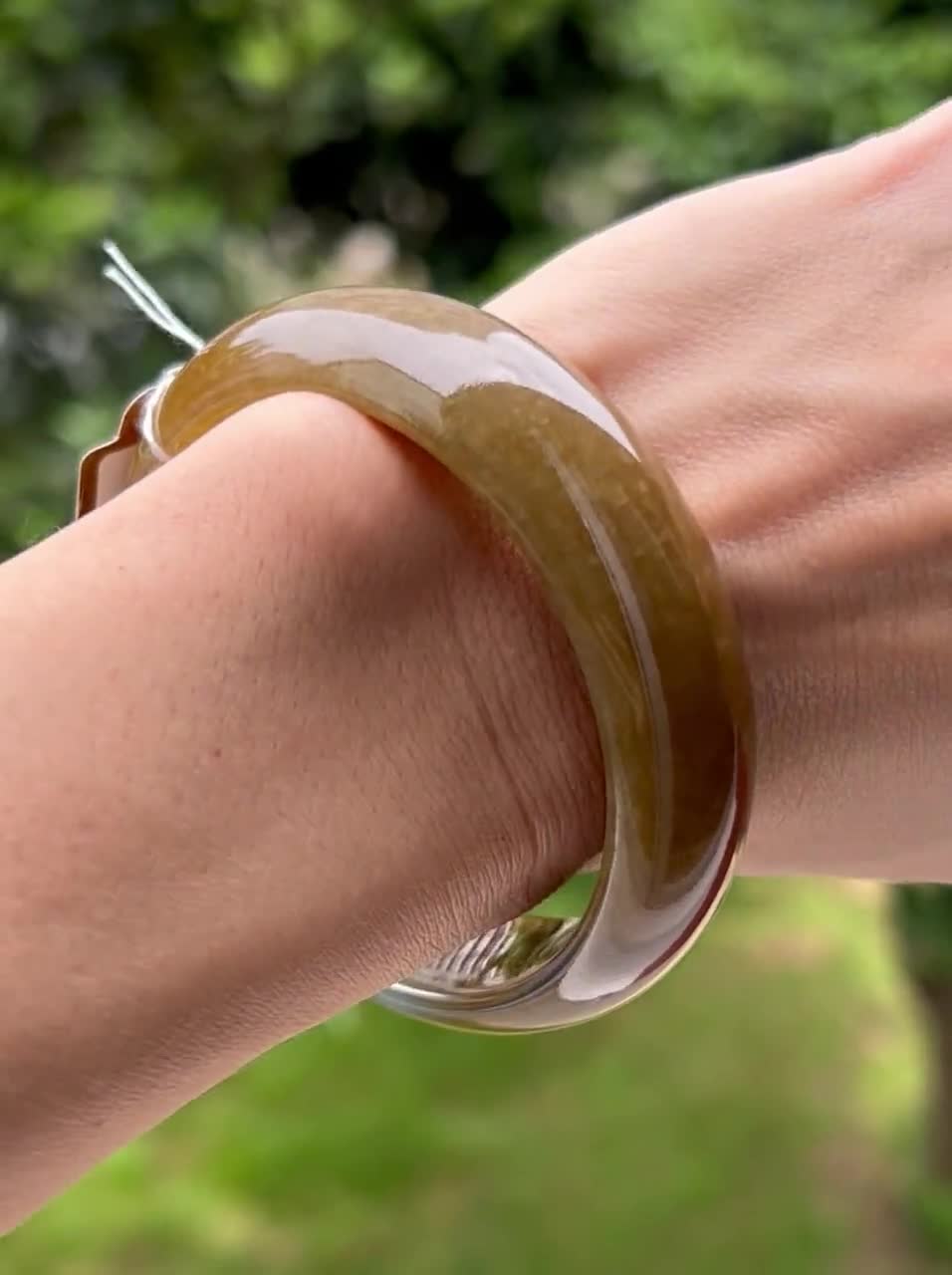 翡翠のバングル、パールまでめて 55.95 mm 翡翠バングル リッチハニーブラウン バイカラー グレードA