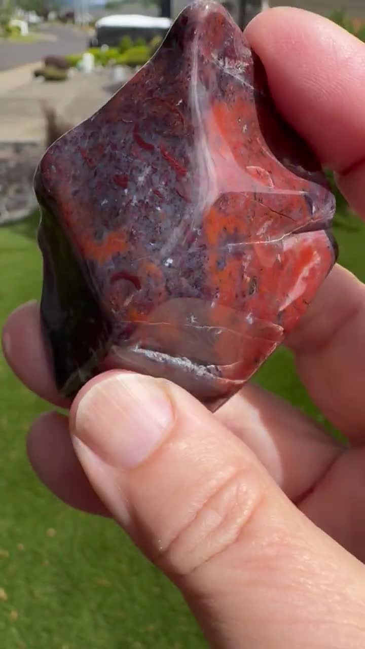 勾玉 ( Jasper) 勾玉 レッドジャスパー 約80×50×25mm 横穴あり インド産 赤 健康