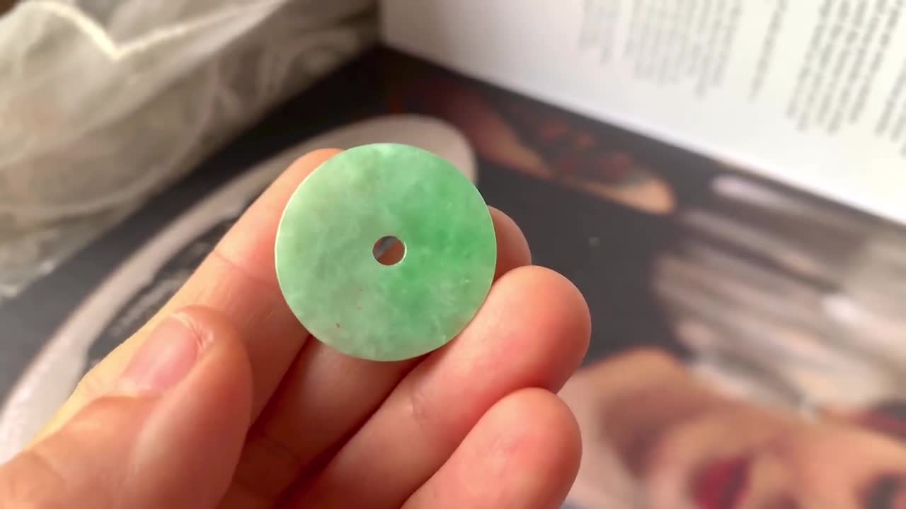 A級天然アップルグリーン翡翠ドーナツペンダント No.171270 - Etsy 日本