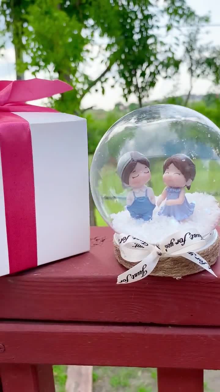 Married Love Couple Snow Globe with Romantic Music Glass Dome Decorative  Showpiece Gift for Couples Wedding Birthday Anniversary Valentines