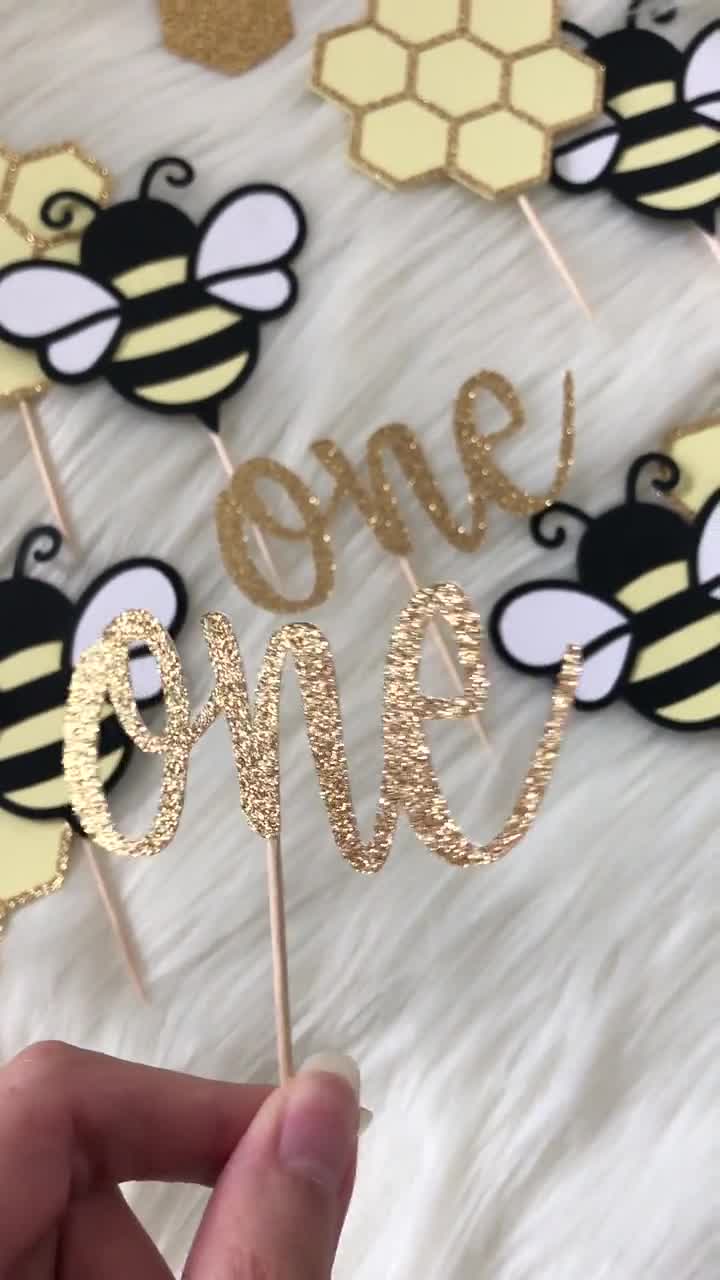 24 BUMBLE BEE EDIBLE Sugar Cupcake or Cake Toppers by Decopac Bee