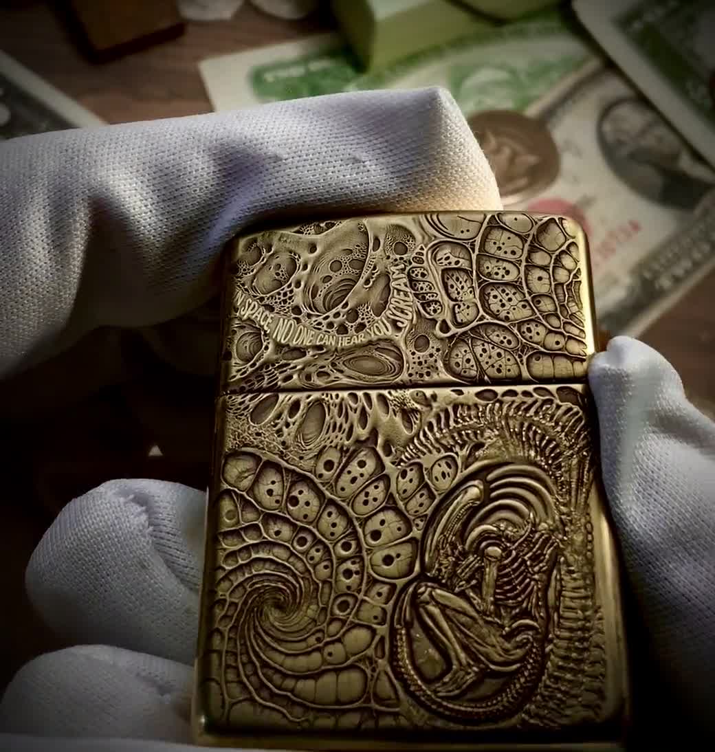 zippo エイリアン ゴールド Zippo “alien” (1979) Themed Engraved Brass Armor Lighter H.R.