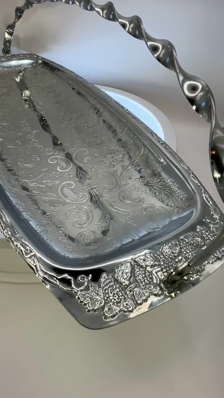 見事なフランスのヴィンテージ装飾の打ち出し銀金属フルーツトレイ