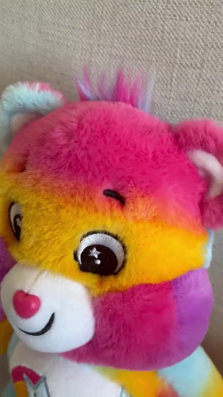 ケアベア ぬいぐるみ DARE TO CARE BEAR/レインボー Care Bears Package! New Dare to Care Bear, Peel N' Reveal