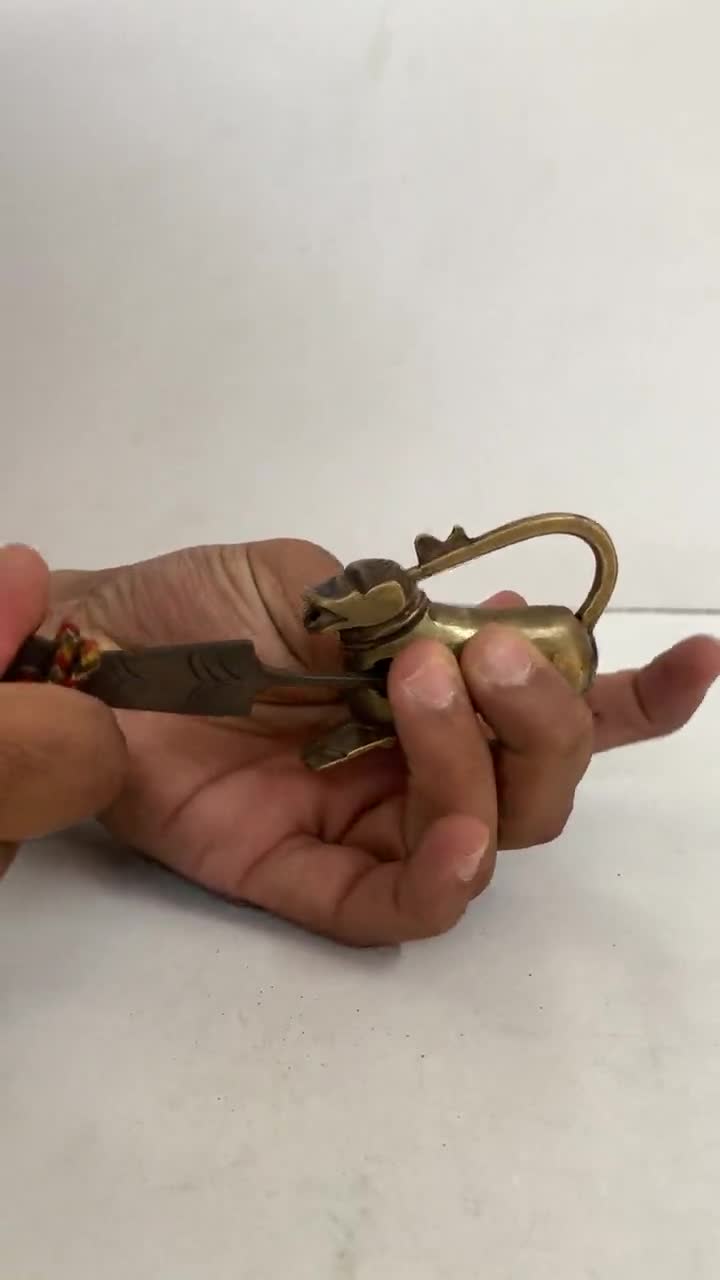 インドアンティークアニマル錠 ブラス製 Buy Vintage Brass Animal Lock Online in India - Etsy