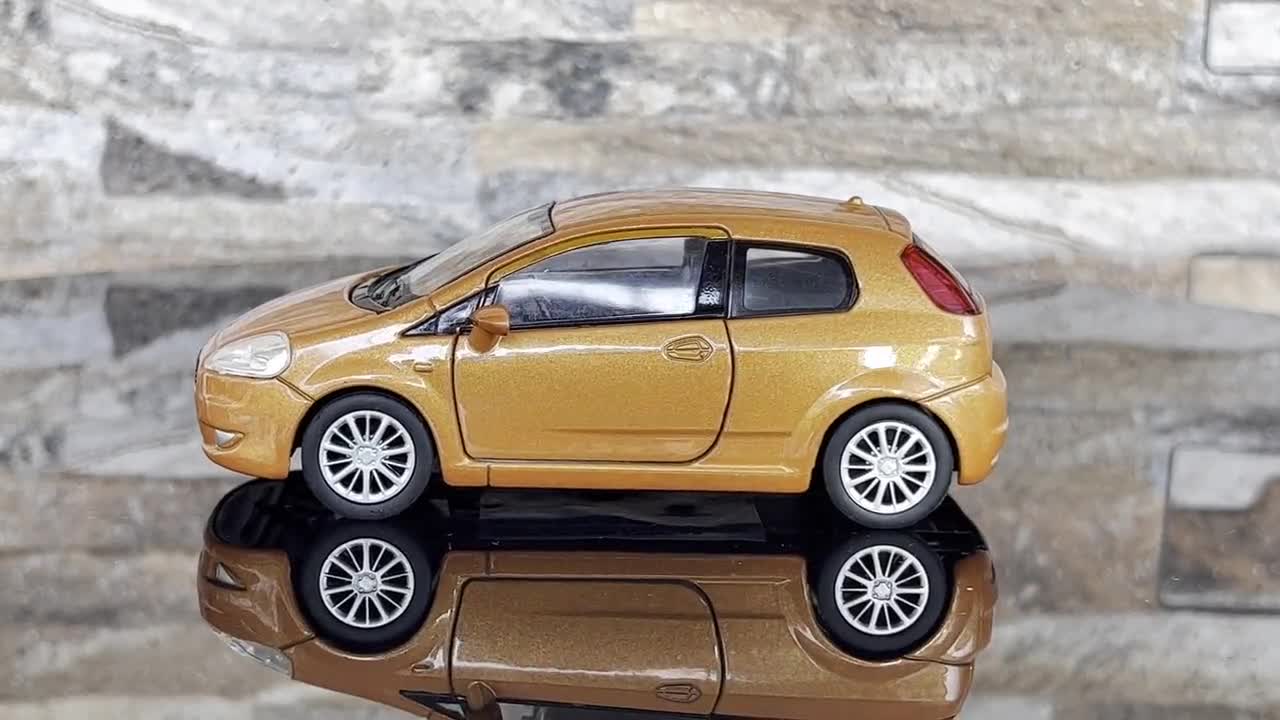 Fiat Grande Punto | Model Car | 1/34 Scale Diecast Car