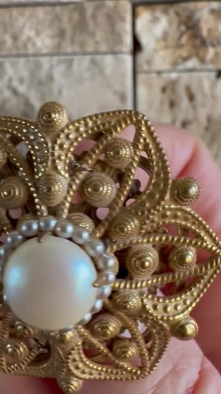 Miriam Haskell STYLE Goldtone Brooch Pin Filigree dangle faux pearl clover  leaf