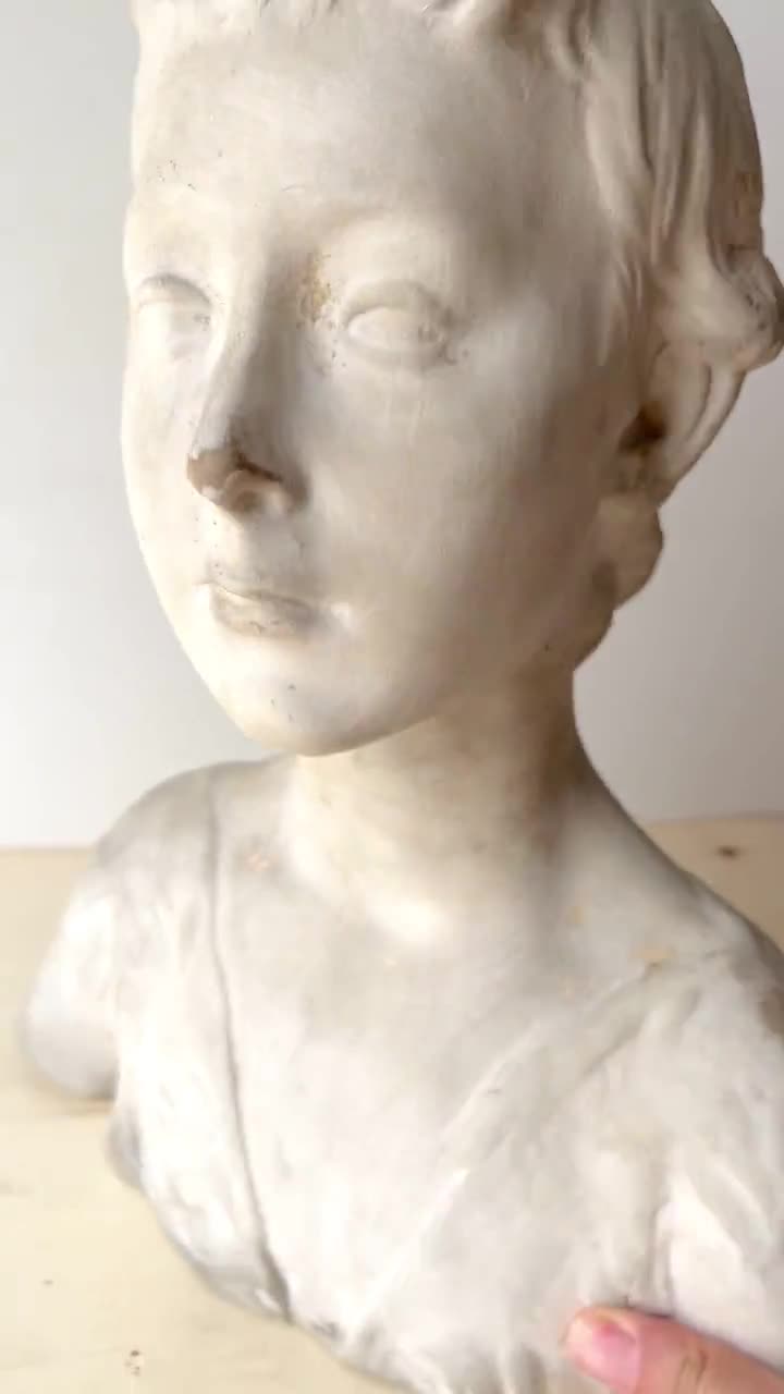 1870年頃の子供の石膏胸像、少年のアンティーク胸像、スタジオ彫刻