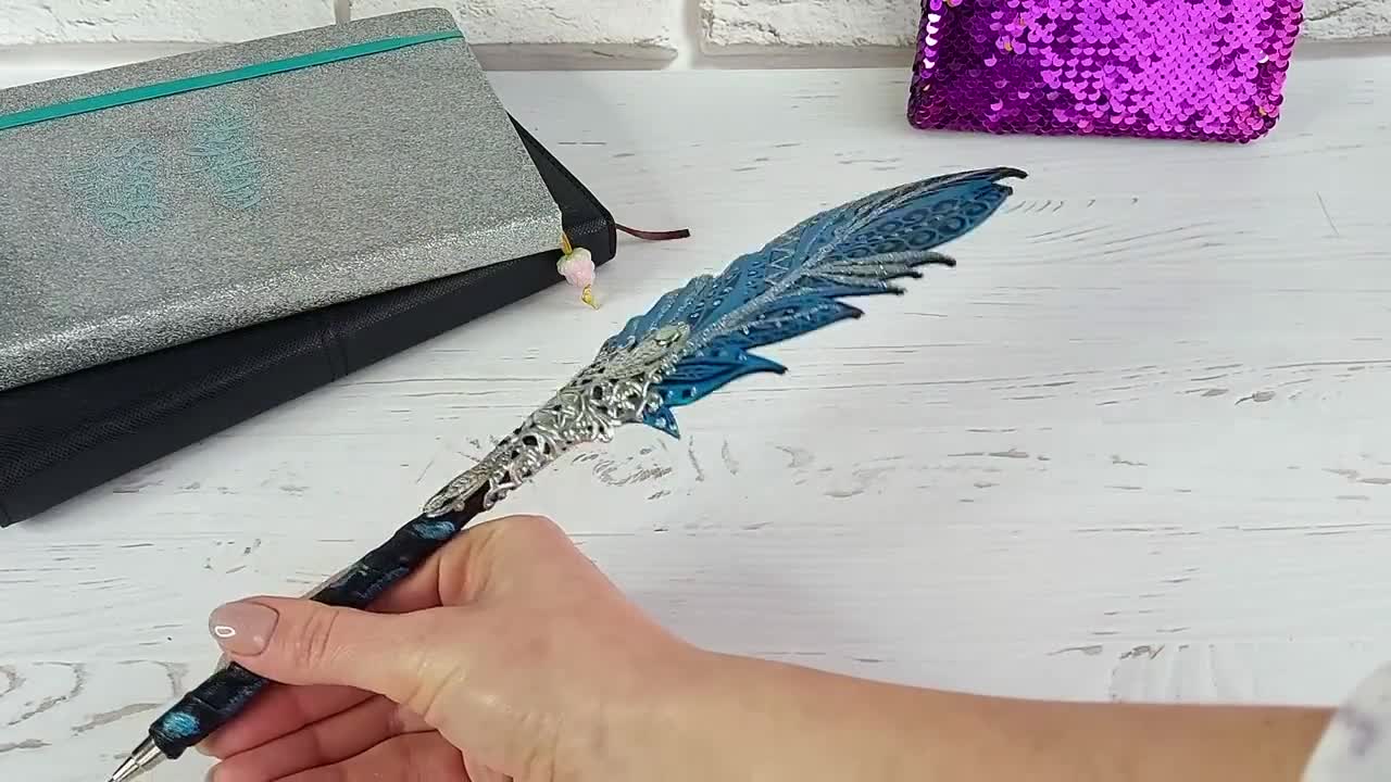Bolígrafo azul único, bolígrafo con pluma brillante, bolígrafo de regalo de cumpleaños para nieta, pluma estilográfica personalizada mágica, bolígrafo de diario místico para mujer. video poster