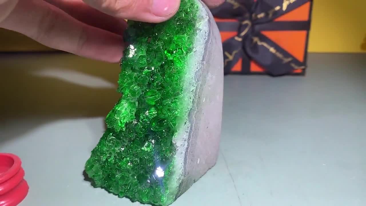 グリーンクォーツジオードクラスター：鉱物空洞標本、ホーム