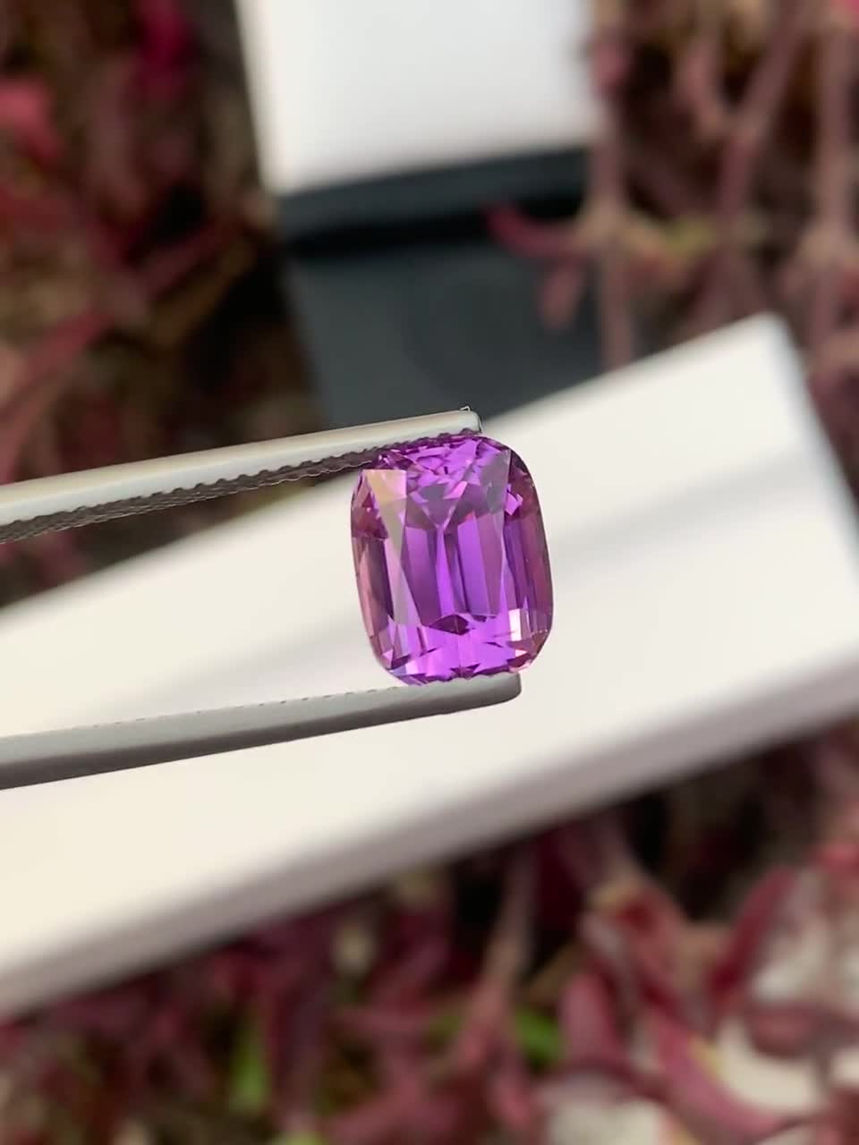 ピンククンツァイト宝石：4.95カラットの完璧なクッションカット