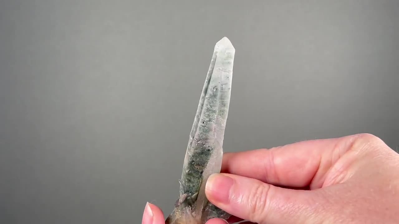 緑泥石入り内モンゴル水晶（中国産） - Etsy 日本