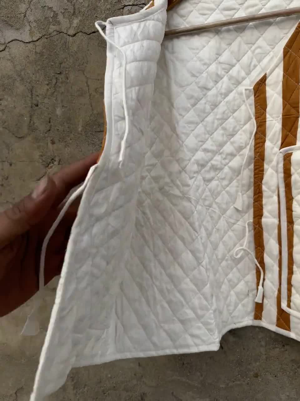 ハンドメイドコットンキルティングベストジャケット：インドのパッチ