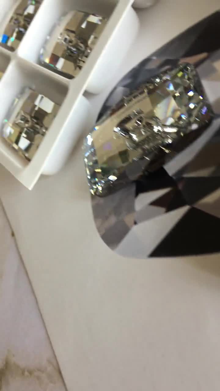 スワロフスキー置物 Swarovski Crystal Chessboard Button, Art# 3093, 30/16mm