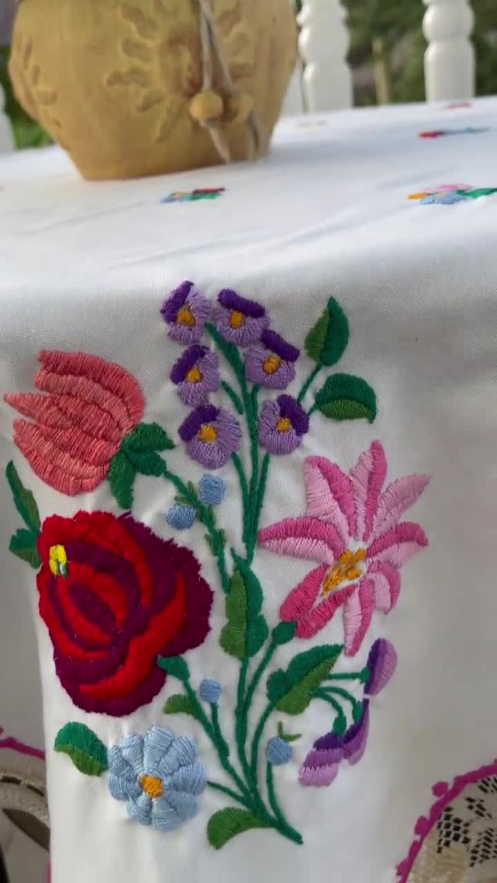 VINTAGE HUNGARIAN Hand Embroidered Tablecloth - Etsy