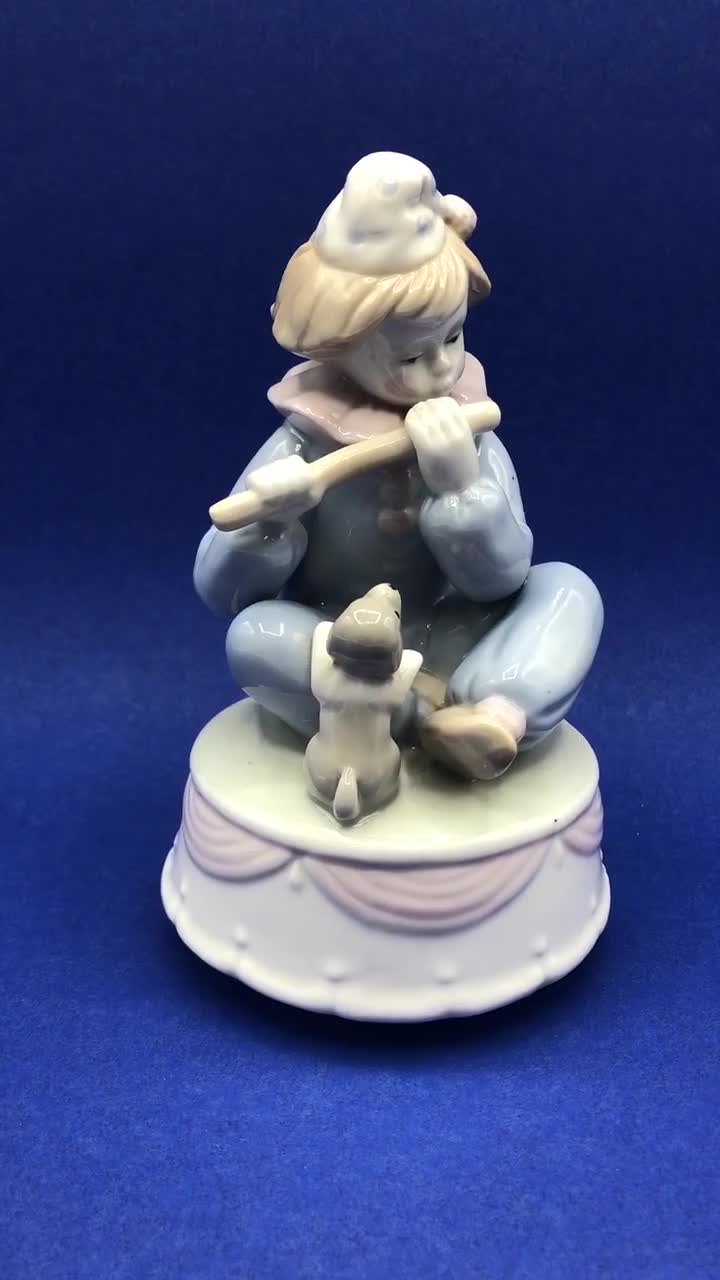 Porcelain Figurine of Freckle-face Girl Holding Basket of Kittens, Vintage  Maxam Hand Painted. 2.75 Wide X 5.75 High. Excellent Condition -  Hong  Kong