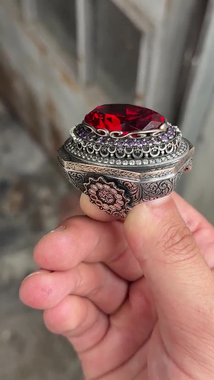 シルバーリング 赤い石付き 精巧なデザイン シルバーリング 赤い石付き 精巧なデザイン 【公式通販】