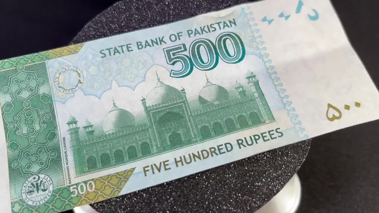 New PAKISTAN 500 Rupees bank note - UNC - in circulation but not used -  shipped directly from Islamabad - Pakistan - collectors bank note