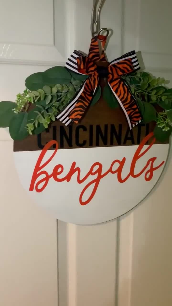 Fan Creations 7846139320 16 in. Cincinnati Bengals Sign Door Hanger