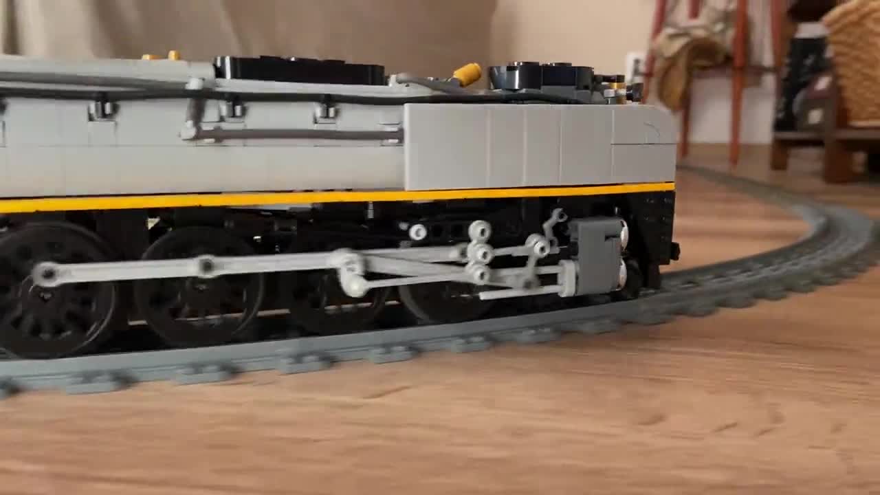 Union Pacific FEF-3 #844 – the Living Legend – Two-tone Gray