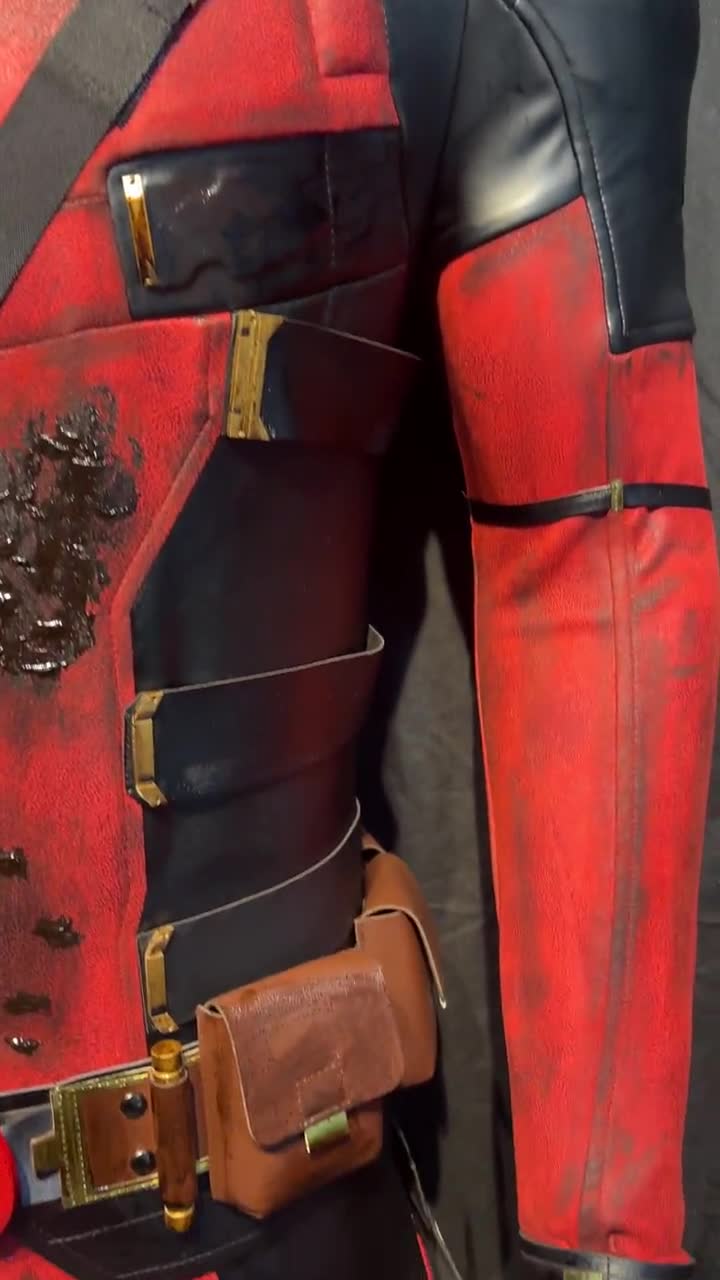 Disfraz de cosplay de Deadpool 3 hecho a mano: réplica de la película video poster