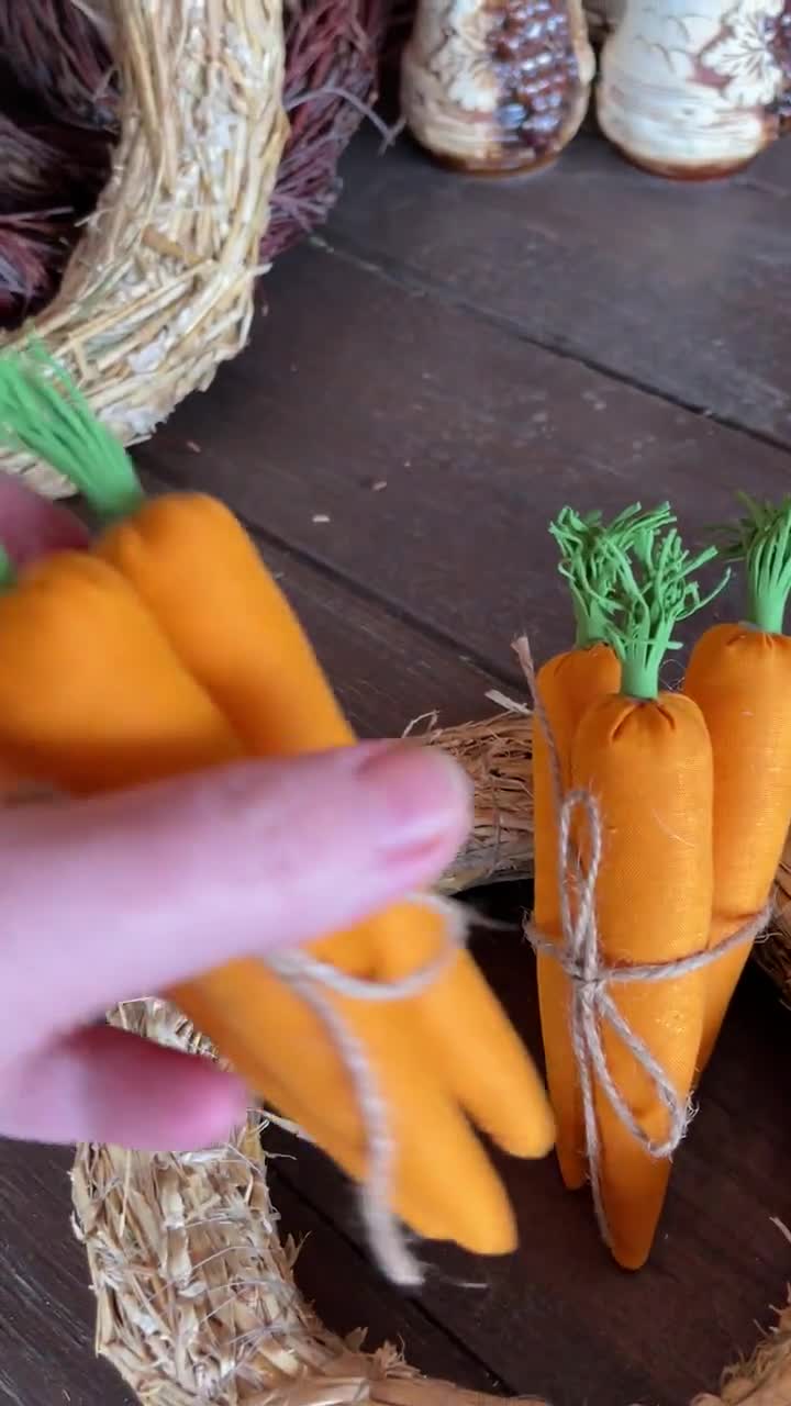 Scatola fai da te Decorazione pasquale Carote in un cestino  Decorazione da tavolo in rafia Pasqua-70356