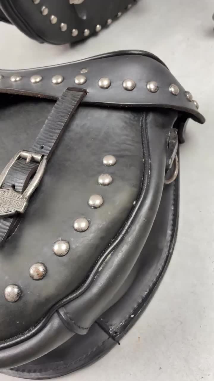 バイクウェア・装備 90s HARLEY DAVIDSON leather studs globe Vintage H-D Saddlebags - 1990s Harley Davidson Motorcycle