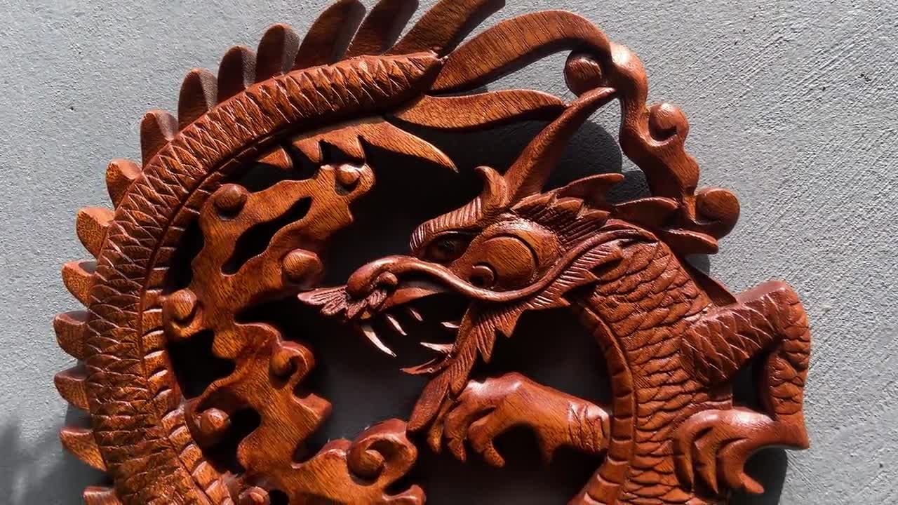 Dragon de Chine dragon chinois traditionnel œuvre dart brodée -  France