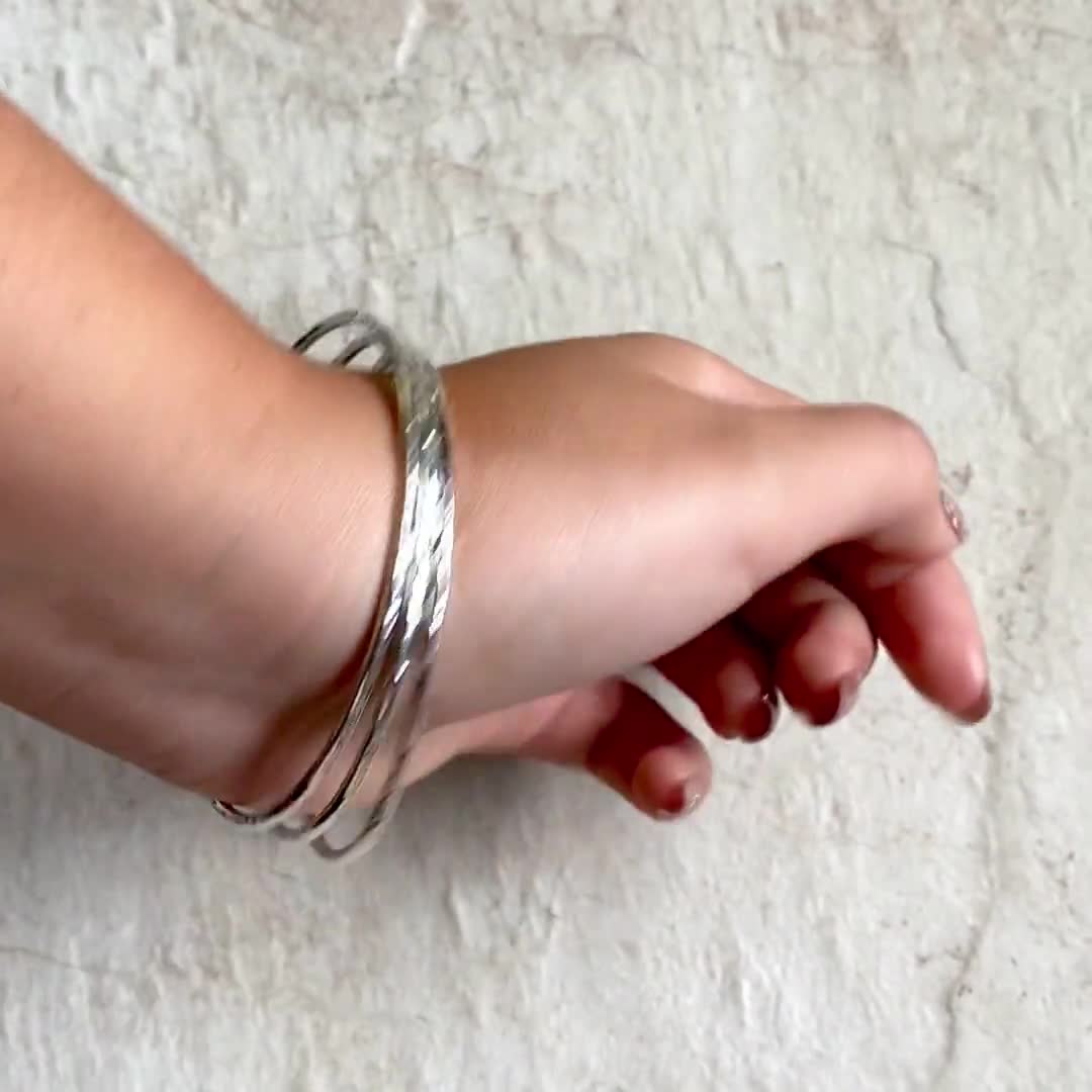 ハンマー加工スターリングシルバータヒチアンパールバングル - ハワイ