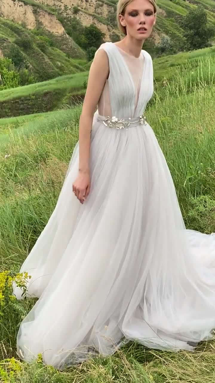 Melisa V-Neck Backless Boho Bridal Ball Gowns with Train A-Line Wedding  Dresses for Bride 2022 Plus Size, Ivory, 2 : : Clothing, Shoes &  Accessories